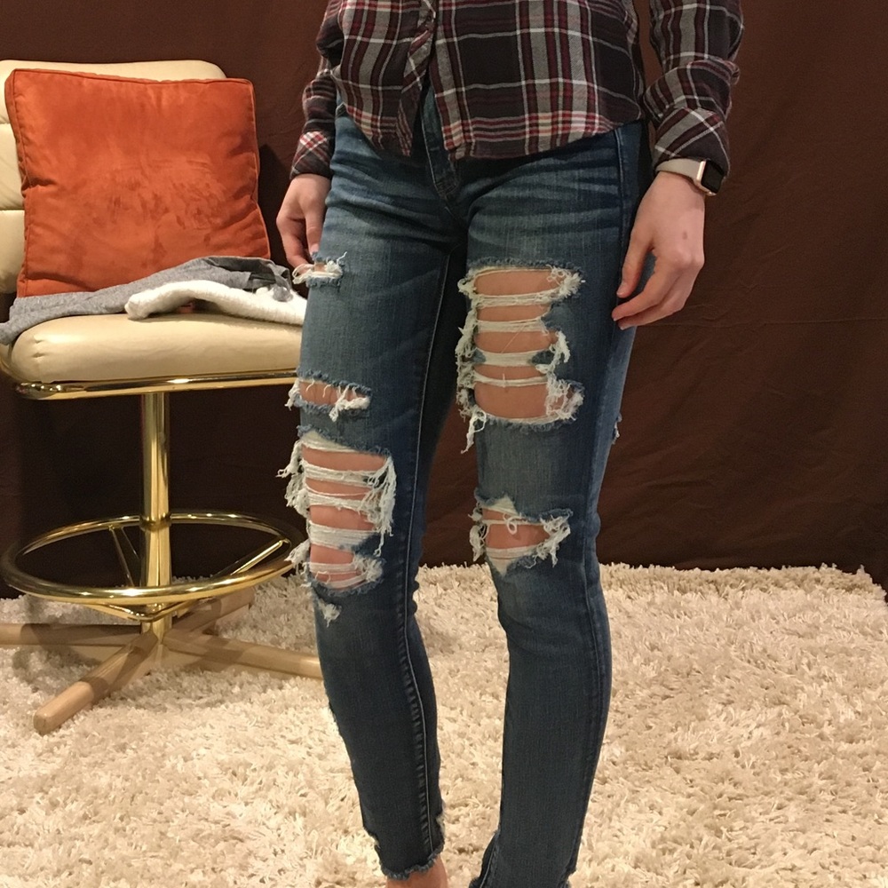 American eagle dark wash ripped jeans
